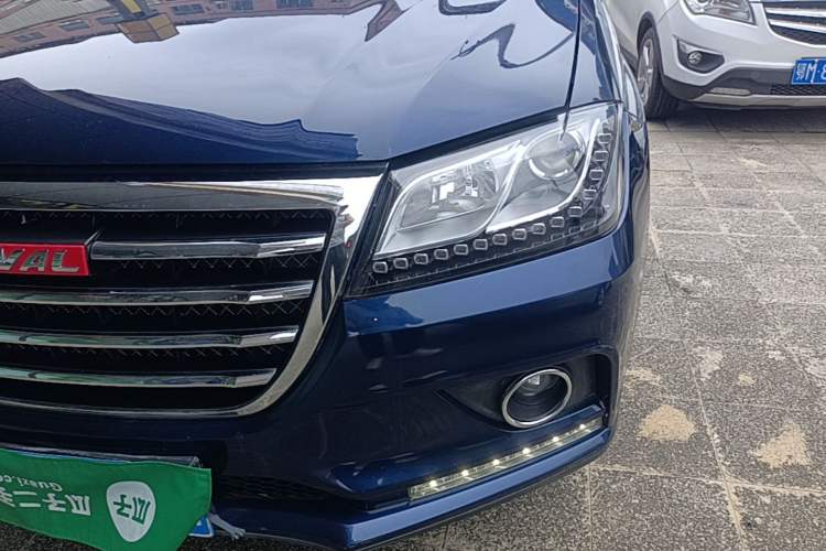 Used Haval H2 2016 Red Label 1.5T Automatic Two-Wheel Drive Elite Model Left Front Headlight