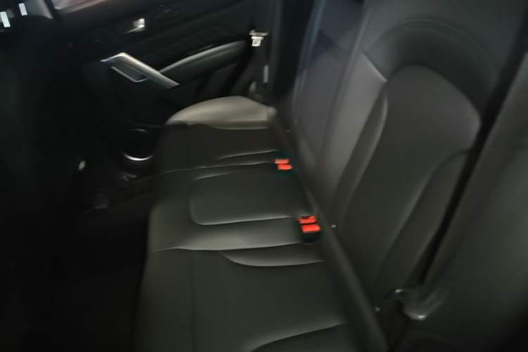 Used Haval H2 2016 Red Label 1.5T Automatic Two-Wheel Drive Prestige Model Left Rear Seat