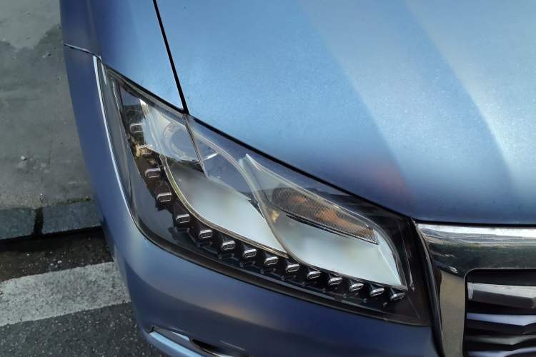 Used Haval H2 2016 Red Label 1.5T Automatic Two-Wheel Drive Elite Model Right Front Headlight