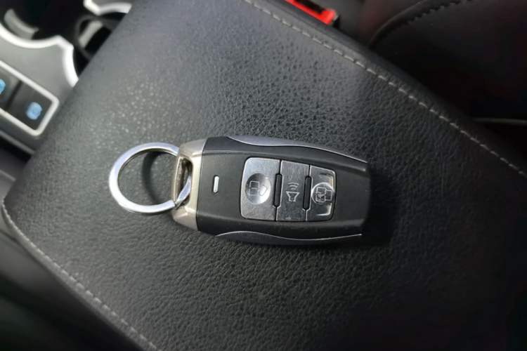 Used Haval H2 2016 Red-Label 1.5T Automatic Two-Wheel Drive Luxury Model Vehicle Key