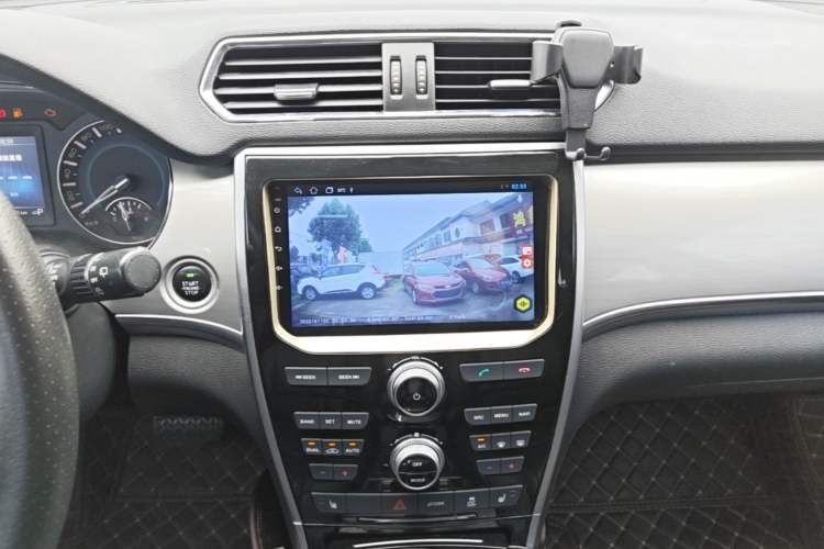 Used Haval H2 2016 Red-Label 1.5T Automatic Two-Wheel Drive Luxury Model Audio And AC Panel