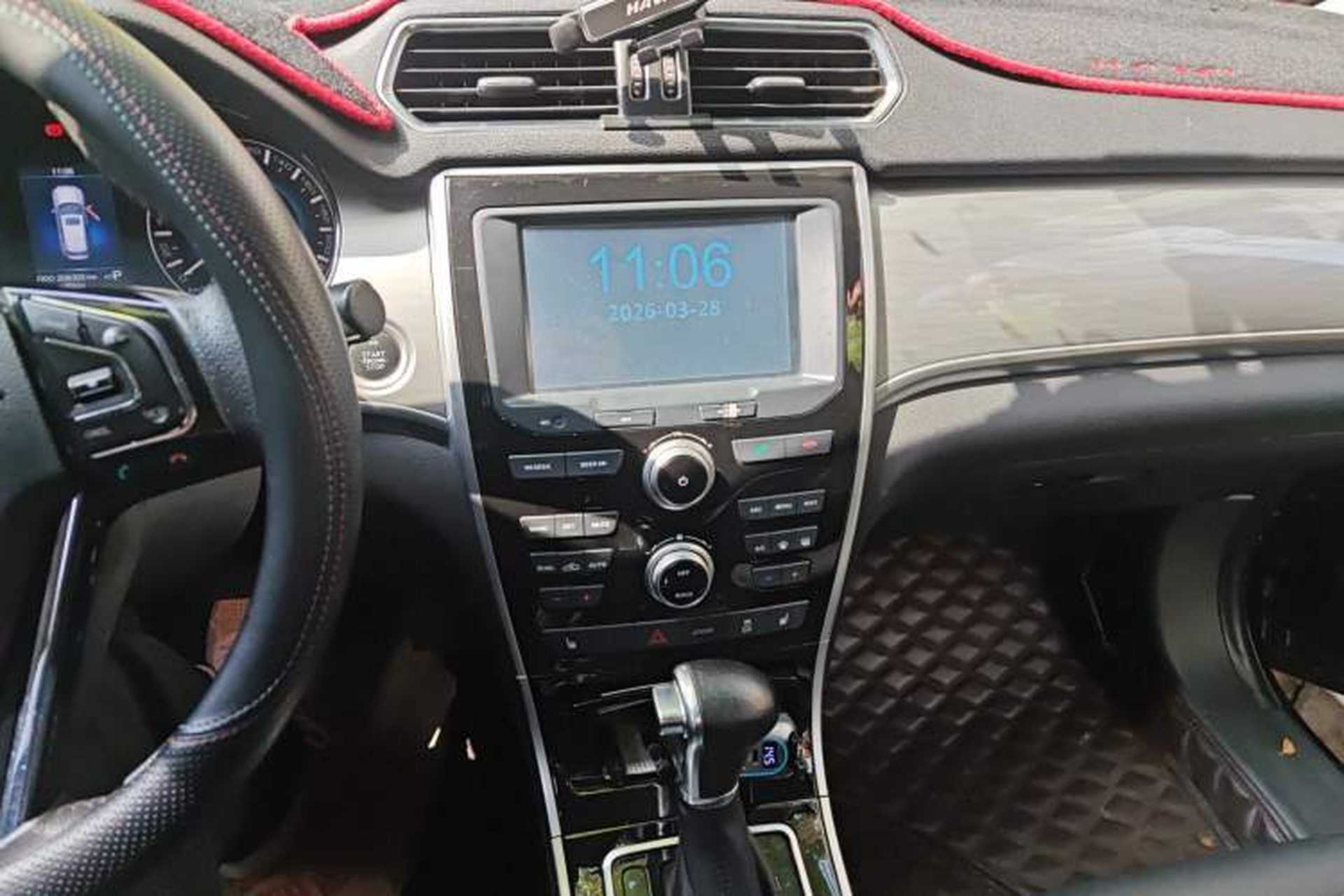 Used Haval H2 2016 Red-Label 1.5T Automatic Two-Wheel Drive Luxury Model Audio And AC Panel
