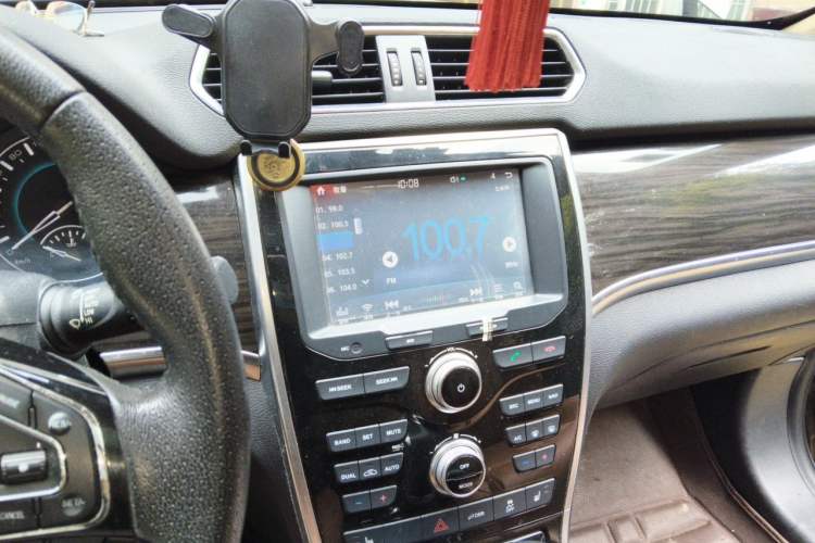 Used Haval H2 2016 Red-Label 1.5T Automatic Two-Wheel Drive Luxury Model Audio And AC Panel