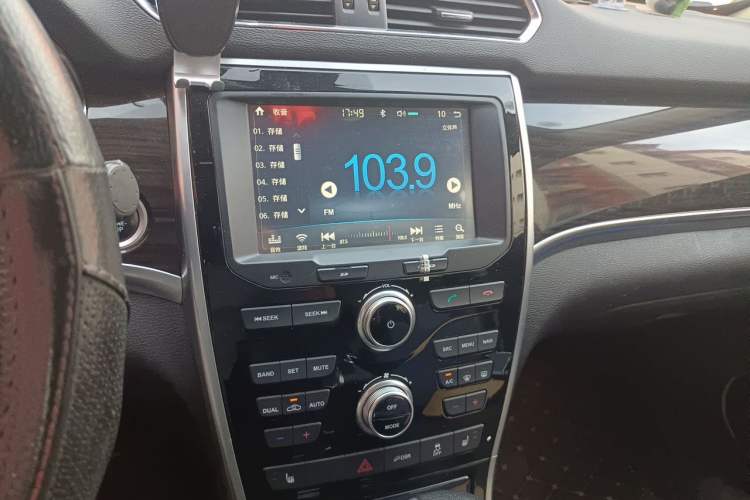Used Haval H2 2016 Red-Label 1.5T Automatic Two-Wheel Drive Luxury Model Audio And AC Panel