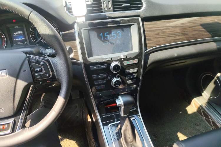 Used Haval H2 2016 Red-Label 1.5T Automatic Two-Wheel Drive Luxury Model Audio And AC Panel