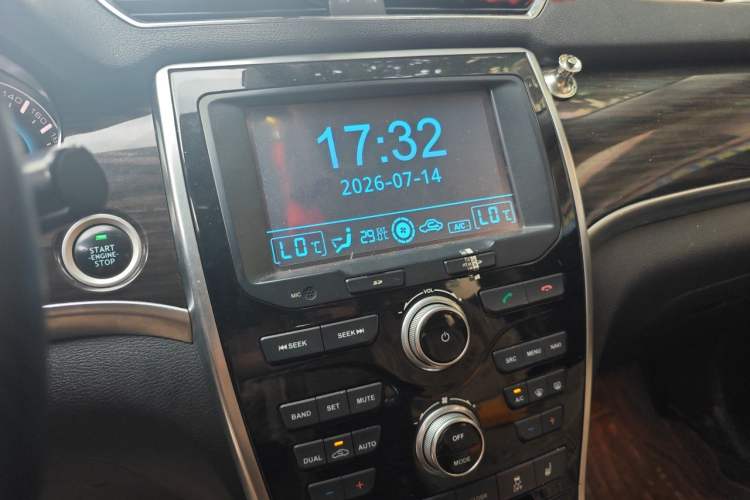 Used Haval H2 2016 Red-Label 1.5T Manual Two-Wheel Drive Luxury Model Audio And AC Panel