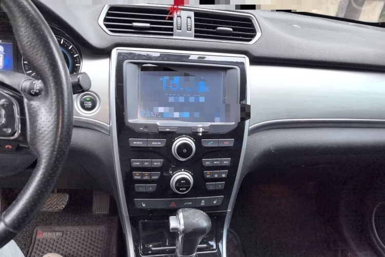 Used Haval H2 2016 Red-Label 1.5T Automatic Two-Wheel Drive Luxury Model Audio And AC Panel