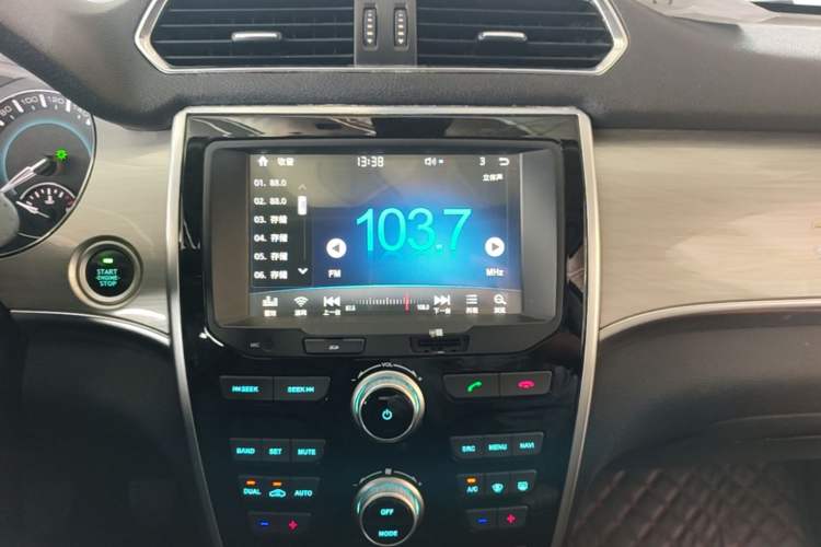 Used Haval H2 2016 Red-Label 1.5T Manual Two-Wheel Drive Luxury Model Audio And AC Panel