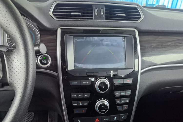Used Haval H2 2016 Red-Label 1.5T Automatic Two-Wheel Drive Luxury Model Audio And AC Panel