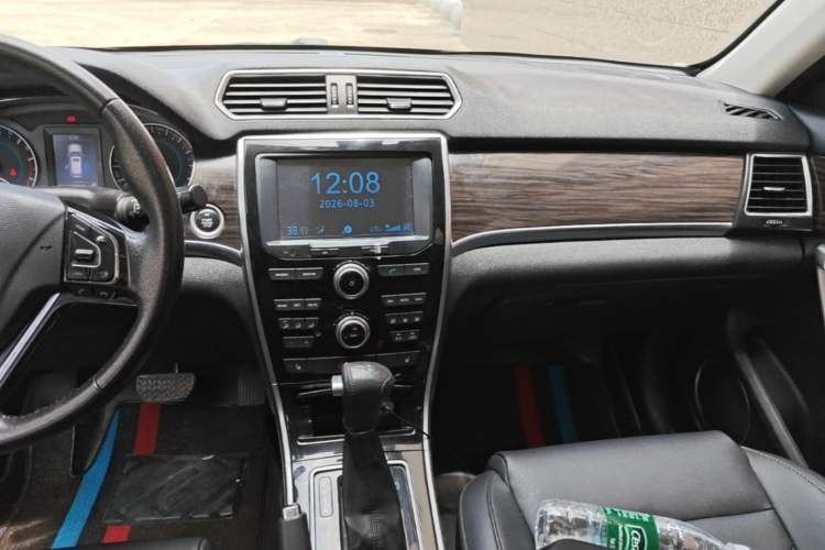 Used Haval H2 2016 Red Label 1.5T Automatic Two-Wheel Drive Elite Model Audio And AC Panel
