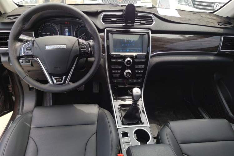 Used Haval H2 2016 Red Label 1.5T Manual Two-Wheel Drive Prestige Model Audio And AC Panel