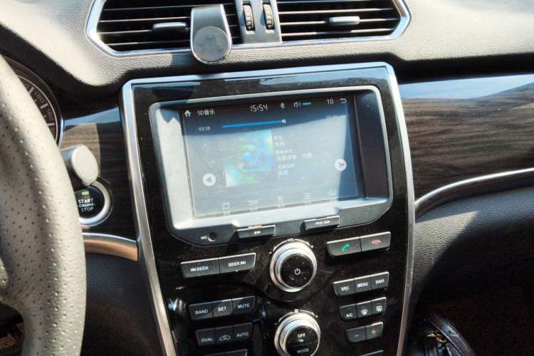 Used Haval H2 2016 Red-Label 1.5T Automatic Two-Wheel Drive Luxury Model Audio And AC Panel