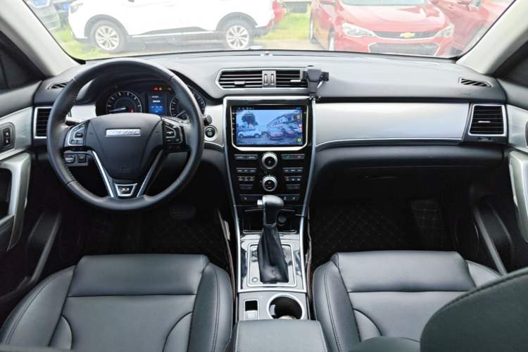 Used Haval H2 2016 Red-Label 1.5T Automatic Two-Wheel Drive Luxury Model Center Console
