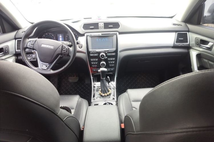 Used Haval H2 2016 Red-Label 1.5T Automatic Two-Wheel Drive Luxury Model Center Console
