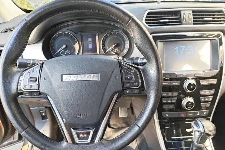 Used Haval H2 2016 Red-Label 1.5T Automatic Two-Wheel Drive Luxury Model Center Console