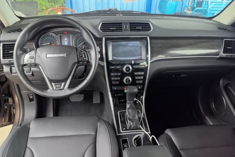 Used Haval H2 2016 Red-Label 1.5T Automatic Two-Wheel Drive Luxury Model Center Console