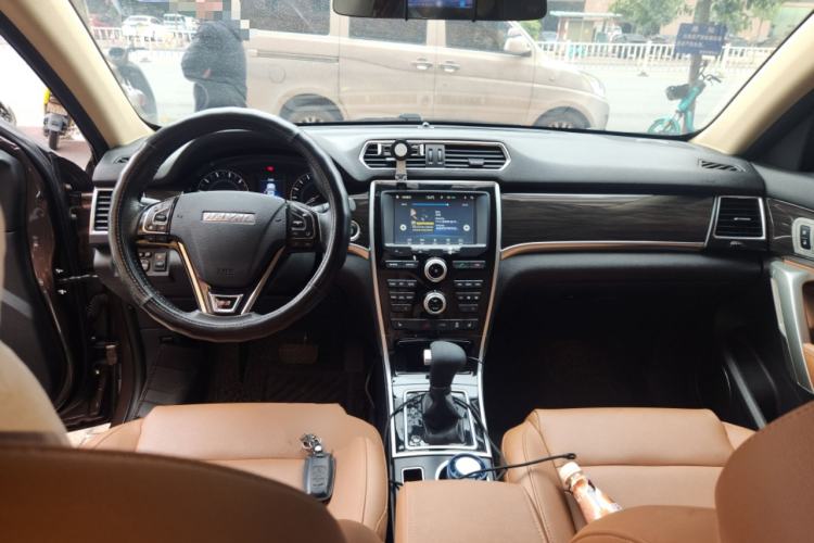 Used Haval H2 2016 Red-Label 1.5T Automatic Two-Wheel Drive Luxury Model Center Console