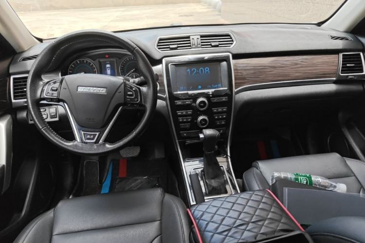 Used Haval H2 2016 Red Label 1.5T Automatic Two-Wheel Drive Elite Model Center Console