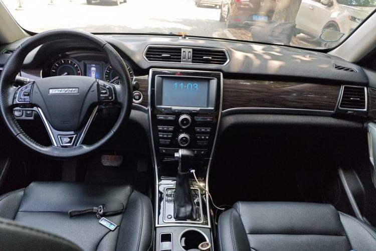 Used Haval H2 2016 Red-Label 1.5T Automatic Two-Wheel Drive Luxury Model Center Console
