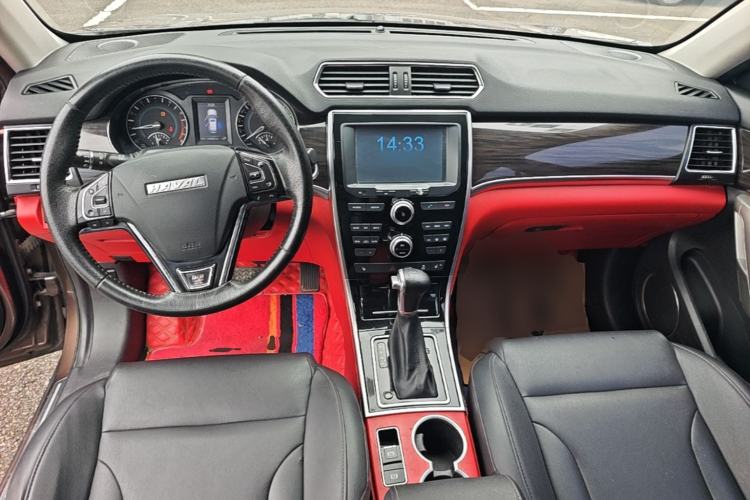 Used Haval H2 2016 Red-Label 1.5T Automatic Two-Wheel Drive Luxury Model Center Console