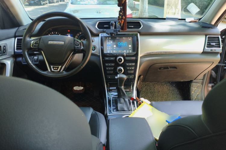 Used Haval H2 2016 Red-Label 1.5T Automatic Two-Wheel Drive Luxury Model Center Console