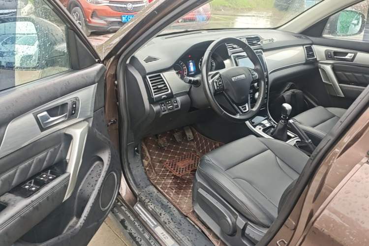 Used Haval H2 2016 Red Label 1.5T Manual Two-Wheel Drive Elite Model Driver Seat