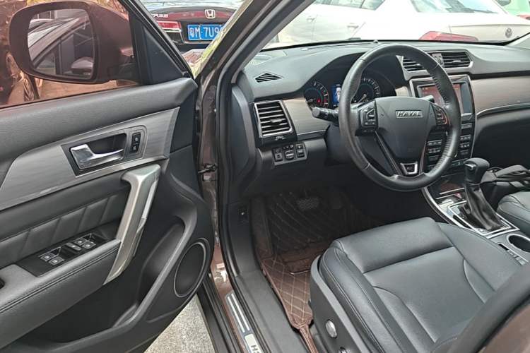 Used Haval H2 2016 Red Label 1.5T Automatic Two-Wheel Drive Prestige Model Driver Seat