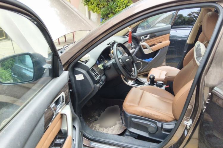 Used Haval H2 2016 Red-Label 1.5T Automatic Two-Wheel Drive Luxury Model Driver Seat