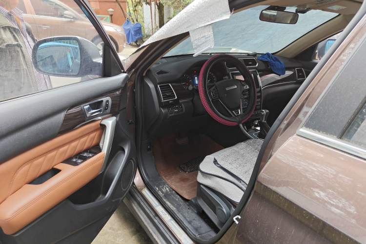Used Haval H2 2016 Red-Label 1.5T Automatic Two-Wheel Drive Luxury Model Driver Seat