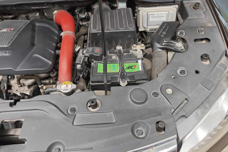 Used Haval H2 2016 Red-Label 1.5T Automatic Two-Wheel Drive Luxury Model Engine Bay Left