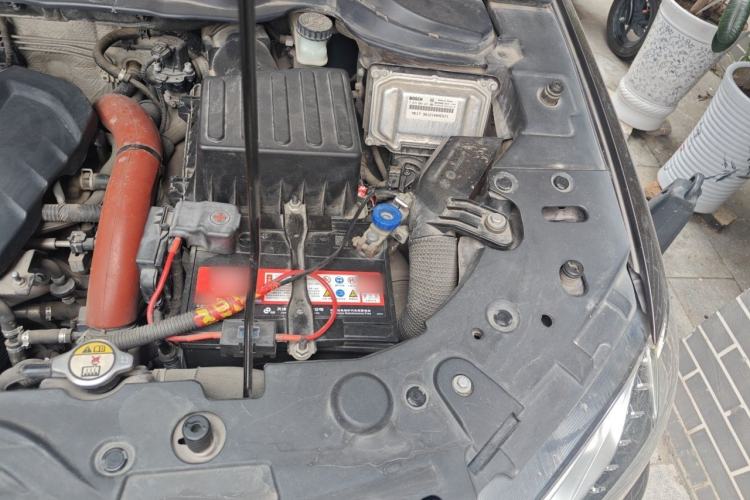 Used Haval H2 2016 Red-Label 1.5T Manual Two-Wheel Drive Luxury Model Engine Bay Left