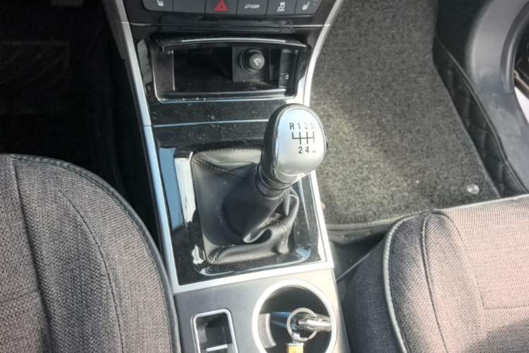 Used Haval H2 2016 Red-Label 1.5T Manual Two-Wheel Drive Luxury Model Gear Lever