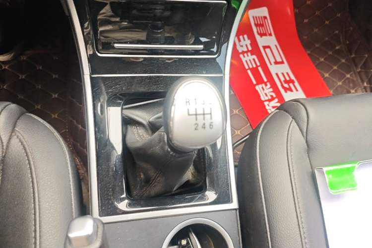 Used Haval H2 2016 Red Label 1.5T Manual Two-Wheel Drive Elite Model Gear Lever