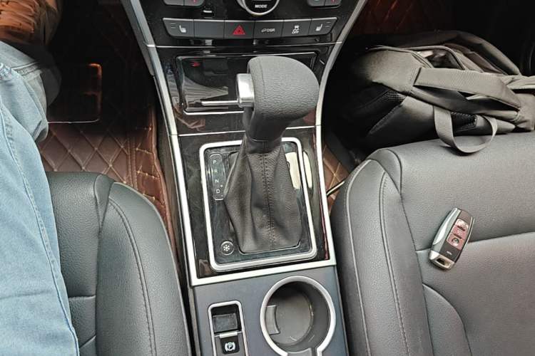 Used Haval H2 2016 Red Label 1.5T Automatic Two-Wheel Drive Prestige Model Gear Lever