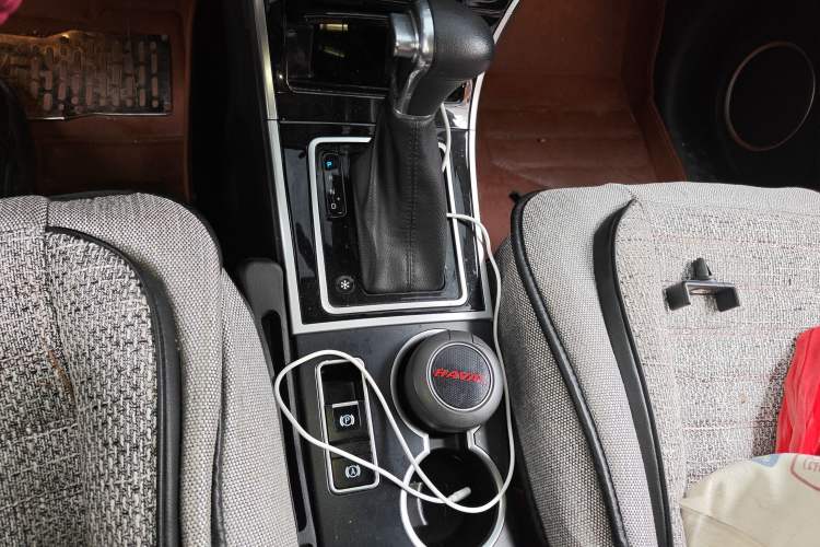 Used Haval H2 2016 Red-Label 1.5T Automatic Two-Wheel Drive Luxury Model Gear Lever