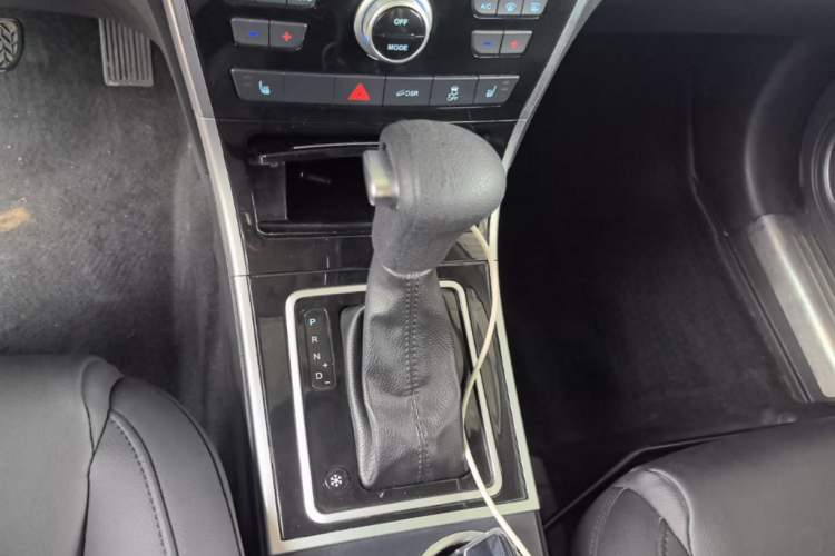 Used Haval H2 2016 Red-Label 1.5T Automatic Two-Wheel Drive Luxury Model Gear Lever