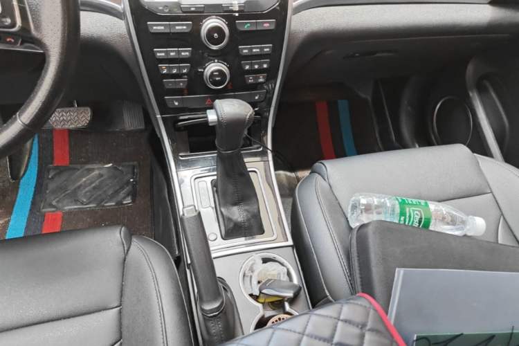 Used Haval H2 2016 Red Label 1.5T Automatic Two-Wheel Drive Elite Model Gear Lever