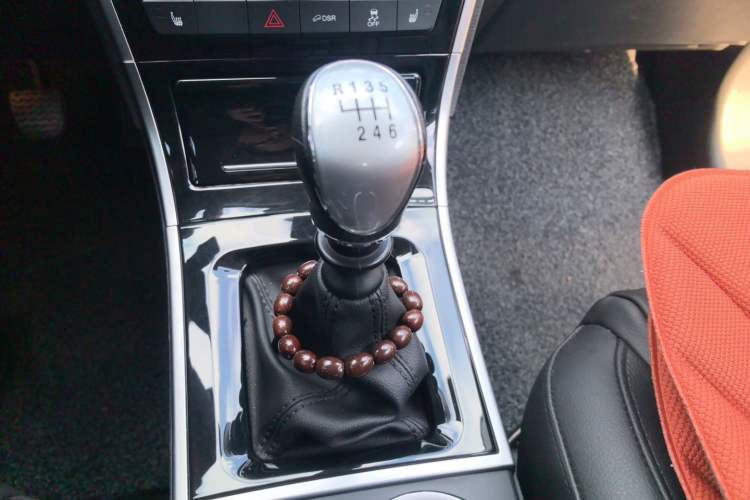 Used Haval H2 2016 Red-Label 1.5T Manual Two-Wheel Drive Luxury Model Gear Lever