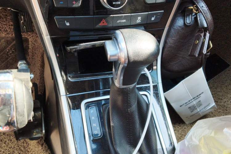 Used Haval H2 2016 Red-Label 1.5T Automatic Two-Wheel Drive Luxury Model Gear Lever
