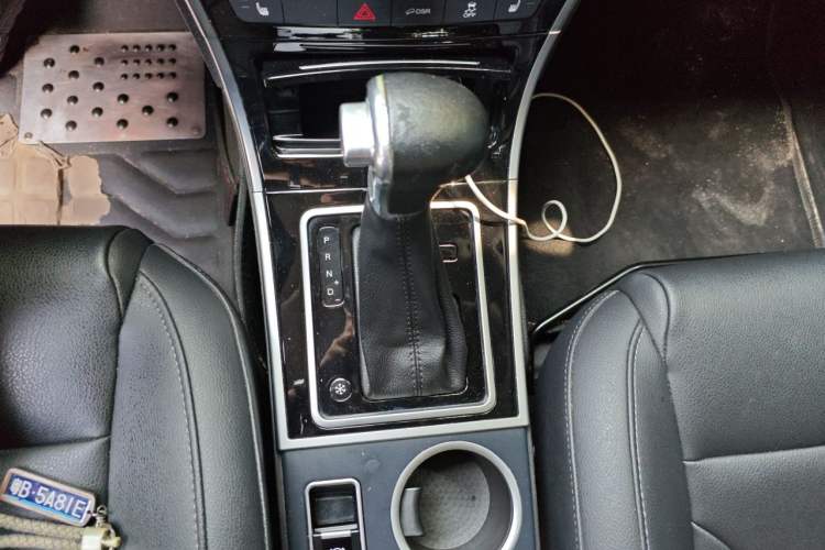 Used Haval H2 2016 Red-Label 1.5T Automatic Two-Wheel Drive Luxury Model Gear Lever