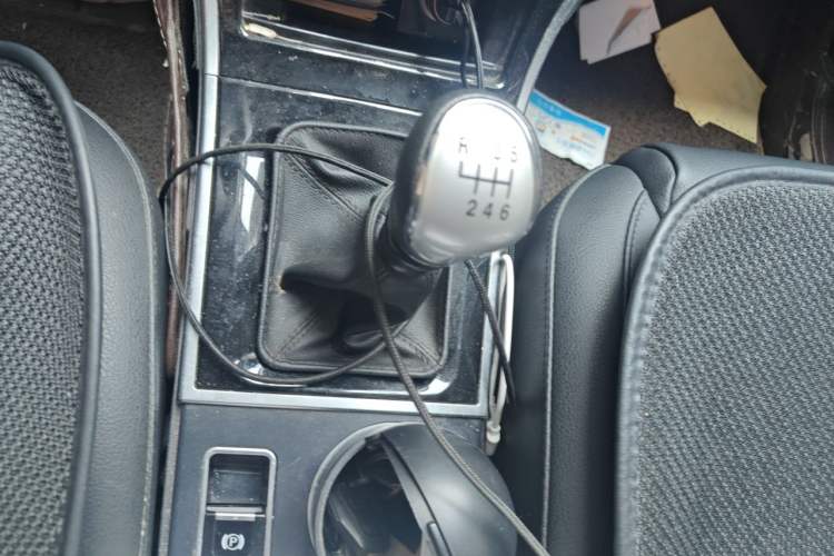 Used Haval H2 2016 Red-Label 1.5T Manual Two-Wheel Drive Luxury Model Gear Lever