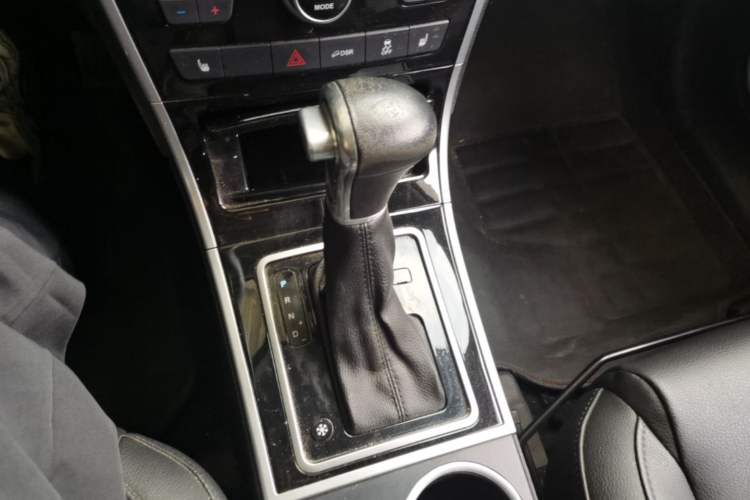 Used Haval H2 2016 Red-Label 1.5T Automatic Two-Wheel Drive Luxury Model Gear Lever
