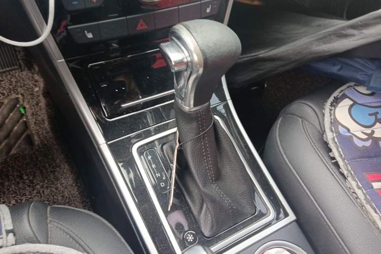 Used Haval H2 2016 Red Label 1.5T Automatic Two-Wheel Drive Elite Model Gear Lever