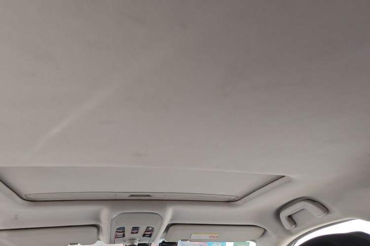 Used Haval H2 2016 Red-Label 1.5T Manual Two-Wheel Drive Luxury Model Headliner