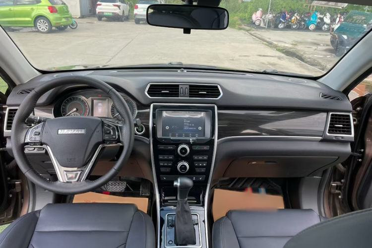 Used Haval H2 2016 Red-Label 1.5T Automatic Two-Wheel Drive Luxury Model Interior 2