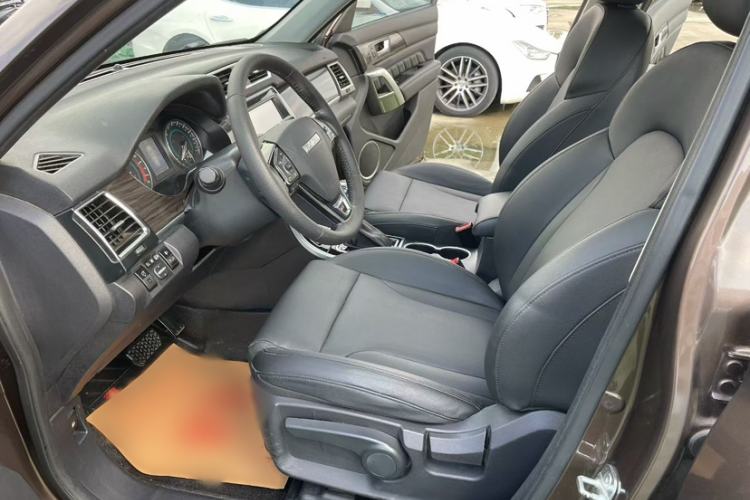 Used Haval H2 2016 Red-Label 1.5T Automatic Two-Wheel Drive Luxury Model Interior 3