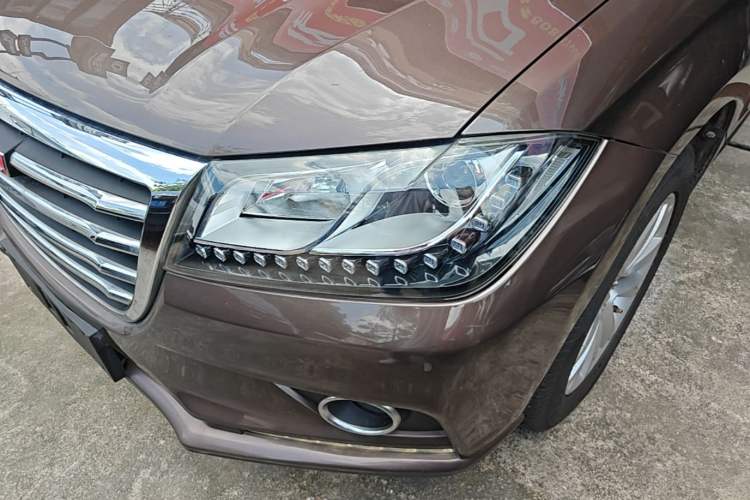 Used Haval H2 2016 Red Label 1.5T Automatic Two-Wheel Drive Prestige Model Left Front Headlight