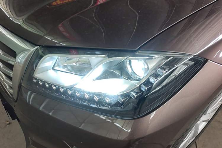 Used Haval H2 2016 Red-Label 1.5T Manual Two-Wheel Drive Luxury Model Left Front Headlight