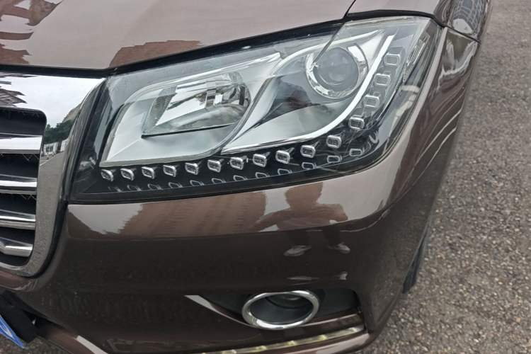 Used Haval H2 2016 Red-Label 1.5T Automatic Two-Wheel Drive Luxury Model Left Front Headlight