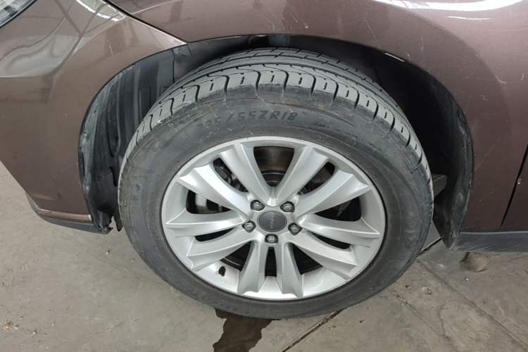 Used Haval H2 2016 Red-Label 1.5T Manual Two-Wheel Drive Luxury Model Left Front Wheel Hub